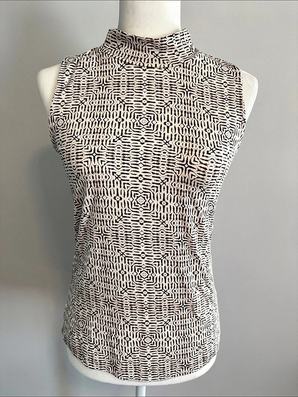EVEREVE Robyne Sleeveless Top Geometric Sleeveless Top Size S